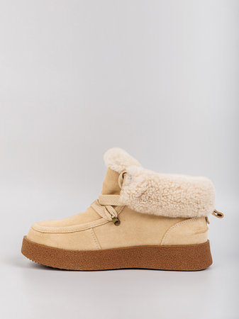 Experience ultimate comfort this winter with these stylish faux fur boots. The soft lining and...