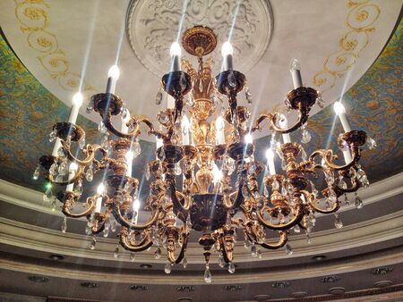 Chandelier の素材