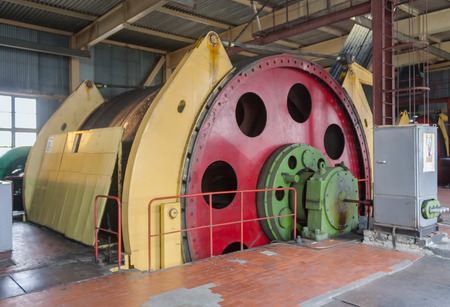 Wheel lift in a coal mine