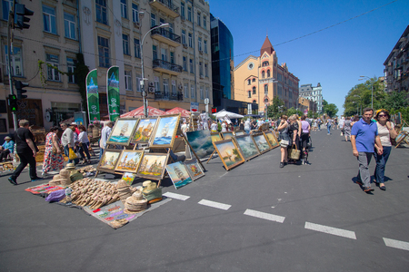 Kiev, Ukraine - May 27, 2018: Artists selling paintings on Vladimirskaya Streetのeditorial素材