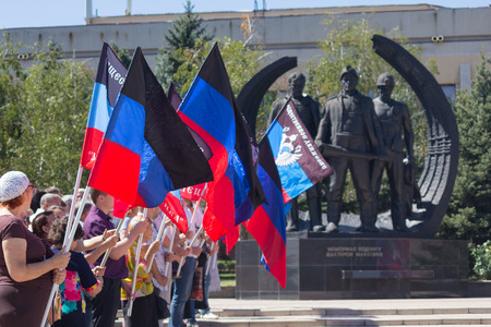 Donetsk, Ukraine - August 23, 2018: People with the banners of the Donetsk People's Republic laying flowers at the memorial to the minersのeditorial素材