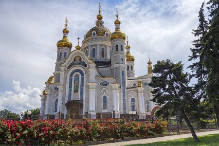 Golden domes of the Orthodox church. Donetsk, Ukraineの写真素材