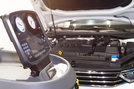 Equipment for refueling a car air conditioner in a car service.の写真素材