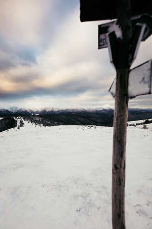A sign on a pole in the snow