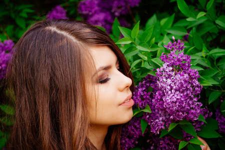 beautiful girl smiling, portrait of a girl outdoors in springの写真素材