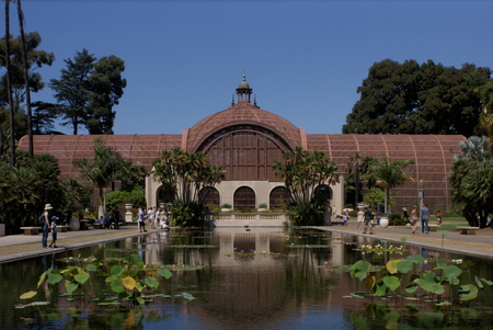 The botanical building and the lilly pond at the Balboa Gardens, San Diegoのeditorial素材