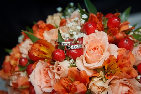 rings on wedding bouquetの写真素材