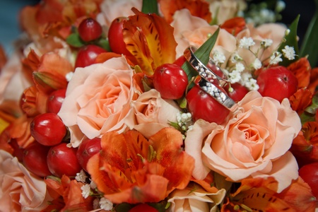 rings on wedding bouquetの写真素材