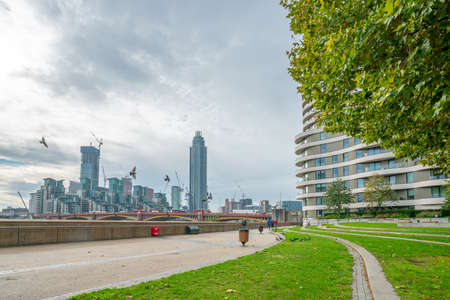 London, UK - October 7, 2019: Vauxhall Bridge, St George Wharf and The Towerのeditorial素材