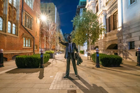 London, UK - October, 2019: J. Seward Johnson Monument in night illuminationのeditorial素材