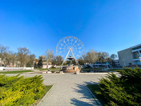 Rostov-on-Don, Russia - April 2020: empty city, attractions without people. Ferris Wheel One Sky and a fountain in Theater Square.のeditorial素材