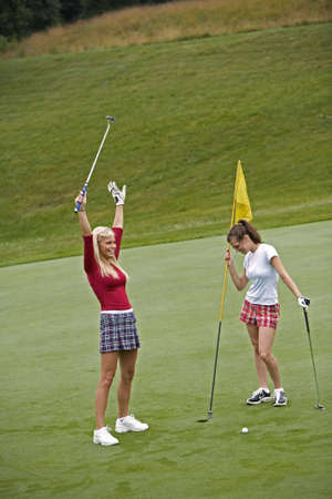 Model Release 351 Women in their early 20s playing golfの写真素材