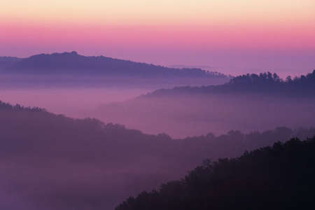Sunrise showing the layed mountains off Auxier Ridge.  Red River Gorge area of the Daniel Boone National Forest in Kentucky, United Statesの写真素材