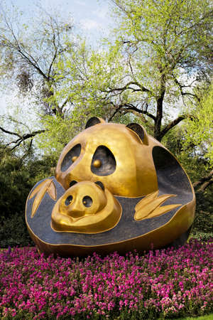 Chengdu, China, March 30, 2017 The famous panda statue at the Chengdu Research Base of Giant Panda Breeding, Chengdu, Sichuan province, Chinaのeditorial素材