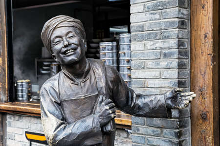 Chengdu China, March 31, 2017 Statue welcoming tourists into a restaurant along the famous Kuanzhai Alleys in Chengdu, Sichuan province, Chinaのeditorial素材