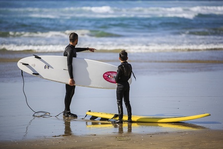 San Diego, California, USA - March 31, 2013  Two surfers having conversation in La Jolla Shore beach, San Diego, CA, USA  La Jolla Shore beach is a very famous surfing place in San Diego, CA のeditorial素材