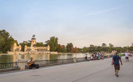 Madrid, Spain - September 02, 2013: People walking beside of Buen Retiro park lake, with monument to Alfonso XII on the background, in Madrid, Spainのeditorial素材