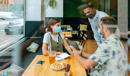 Young business people at an informal business meeting in a coffee shopの写真素材
