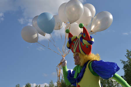 TOMSK, RUSSIA - JUNE 7, 2016: A clown entertains the audience at the festivalのeditorial素材