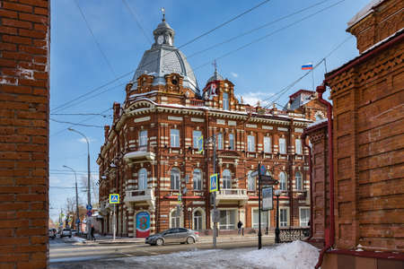 Tomsk, Russia - March 12, 2021. Regional cultural heritage site. The building of the former trading house Kuhterin and Sonsのeditorial素材