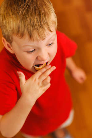 kid eating tasty bread with bilberry jamの写真素材