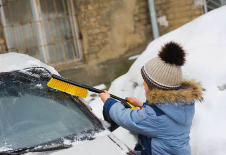 young kid helper to cleaning carの写真素材