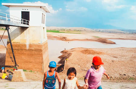 Groups of children play in a dry dam in Dawuhan Village, Madiun, East Java, Indonesia on August 28th, 2003. The long drought season in Indonesia this year has left thousands suffering from access to wのeditorial素材