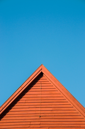 Norwegian wood house against a blue sky,  Norwegisches Holzhaus vor blauem Himmelの写真素材