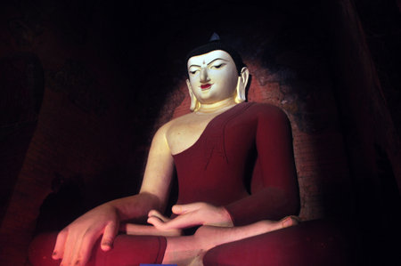 BAGAN, MYANMAR - NOVEMBER 18, 2015: Huge colored statue of Buddha in temple, From below shot of colorful Buddha statue in ornamental temple. Mingalazedi Sulamani Shwezigon Ananda Htilominloのeditorial素材