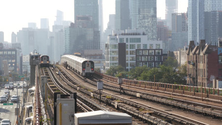 New York City, United States - 2 Sept 2023: Subway station. Metro train public transportation platform. Elevated outdoor railway, 7 line, Queens passenger railroad traffic. Manhattan cityscape skylineのeditorial素材