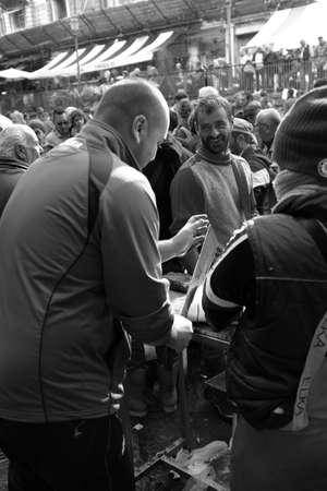 Catania, Italy - October 23, 2015: Fisherman selling swordfish to the fish market in Catania, Italy. the historic fish market of Catania in Piazza Alonzo di Benedetto was created in 1814 by digging the embankment of the sixteenth-century walls, is today oのeditorial素材