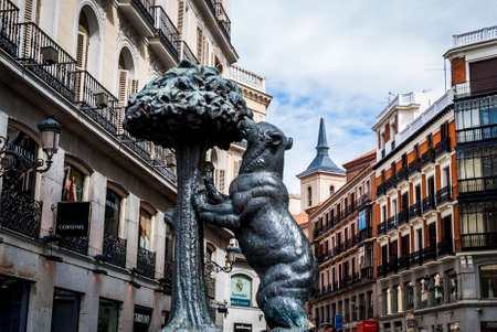 Madrid April 2009 Spain: symbol of Madrid statue of bear and strawberry tree puerta del sol Spain, The statue has a plate that says it is geographically located in the center of Spainのeditorial素材