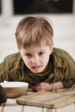 Little boy plays at a tableの写真素材