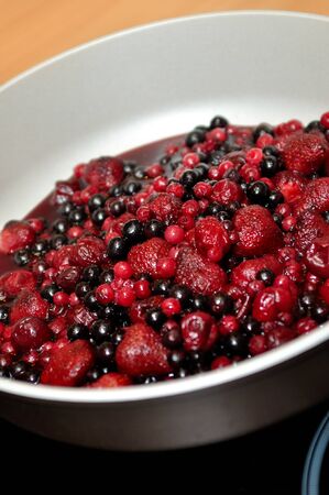 Berries on the frying panの写真素材
