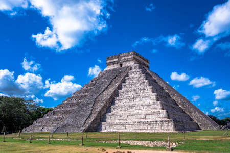 El Castillo pyramid in Chichen Itza , Yucatan ,Mexicoの写真素材
