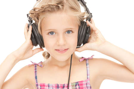 picture of happy girl in big headphones
の写真素材