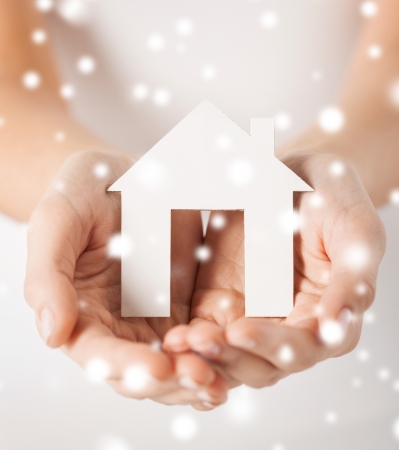 closeup piÐ¡Ðture of woman hands holding paper houseの写真素材