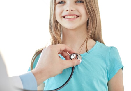 girl medical exam healthcare, medical exam, people, children and medicine concept - close up  of happy girl and doctor hand with stethoscope listening to heartbeatの素材  [FY31037682537] | ストックフォトの Qlean Market（キュリンマーケット）