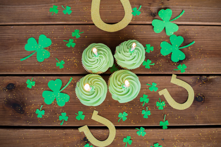 green cupcakes, horseshoes and shamrockの写真素材