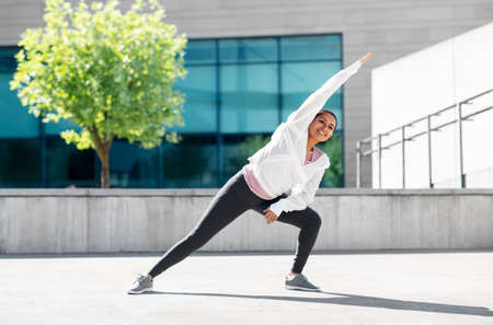 african american woman doing sports outdoorsの写真素材