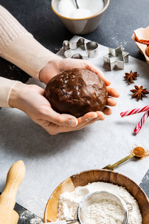 close up of hands holding gingerbread doughの写真素材