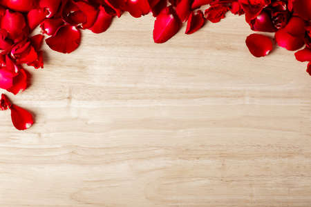 red rose petals frame on wooden backgroundの写真素材