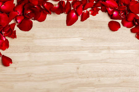 red rose petals frame on wooden backgroundの写真素材