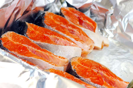  fresh fishe steaks on the foil before cooking in oven
の写真素材