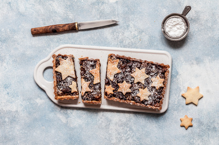 Sliced British Christmas Mincemeat Tart, Shortcrust Pastry with Fruit Mince, copy space for your textの写真素材