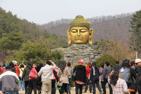  WAUJEONGSA TEMPLE,KOREA - APRIL 06: The unidentified tourists are travelling and enjoy  on april 06,2011 at Waujeongsa Temple ,koreaのeditorial素材