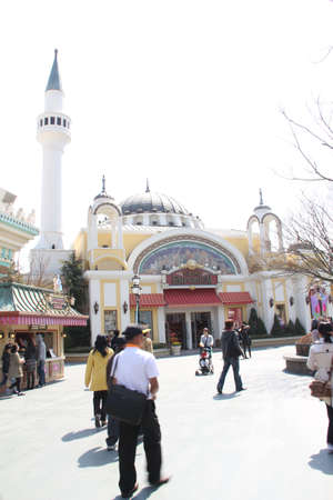 EVERLAND, YONGIN, KOREA - APRIL 06 : The unidentified group of tourists are queuing and be happy at the entrance way on april  06, 2011 at Everland, Yongin, Korea.のeditorial素材