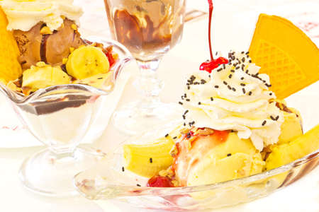 Vanilla ice cream with banana and chocolate sauceの写真素材