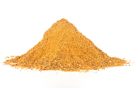 Heap of curry powder isolated on a white backgroundの写真素材