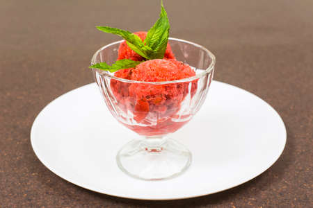 strawberry sorbet with mint in glass kremankeの写真素材